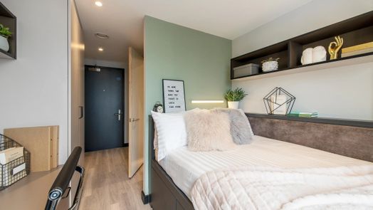 5 Bed Apartment Larger Room
