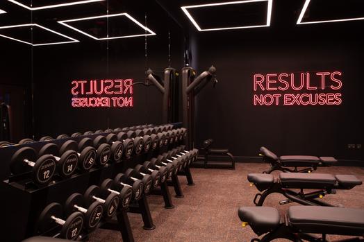 Photo of a centre Court.