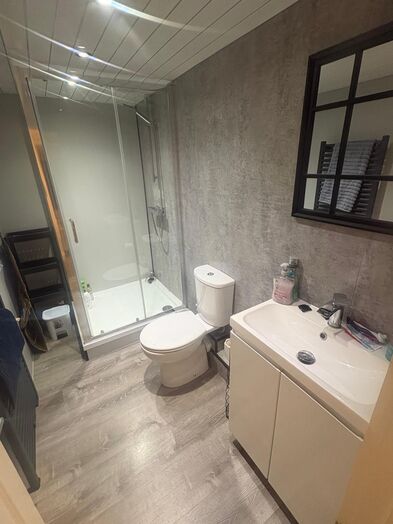 Photo of a sTUDENT HOUSE AVAILABLE TO A GROUP OF 6 OR 7 IN WOODHOUSE - NO DEPOSIT  .