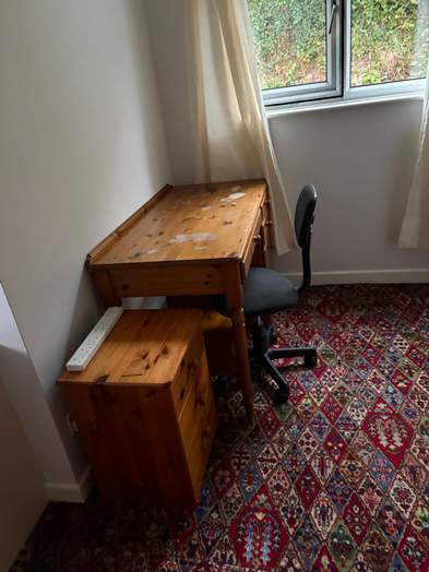 Photo of a double-bed ensuite room in a 3-bedroom house in Penryn.