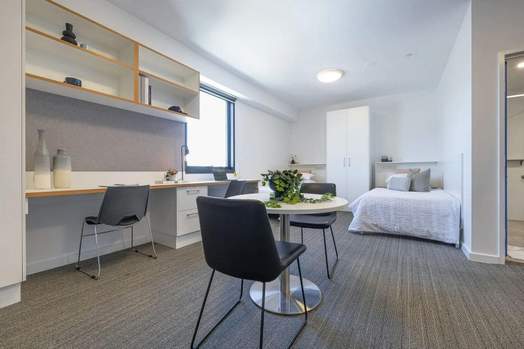 Deluxe Twin Share Studio (Mid Floor)