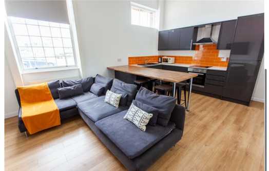 Photo of a double-bed room in a 5-bedroom house in Liverpool.