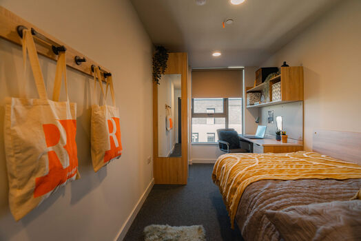 Photo of a ensuite room in 6-bedroom flat in Nottingham.