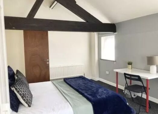Photo of a 2-bedroom flat in Royal Leamington Spa.