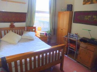 Photo of a double-bed room in a 8-bedroom house in York.