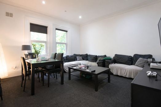 Photo of a double-bed room in a 7-bedroom house in Leeds.