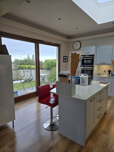 Photo of a double-bed room in a 4-bedroom house in Edinburgh.