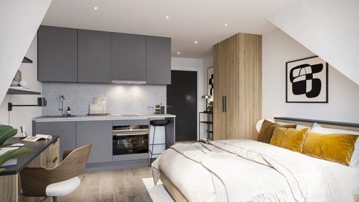 Large Studio - Top Floor