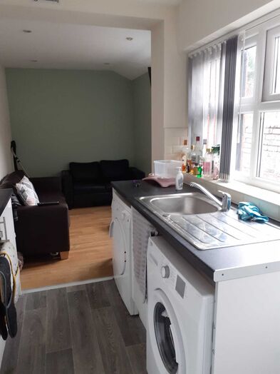 Photo of a double-bed room in a 5-bedroom house in Ormskirk.