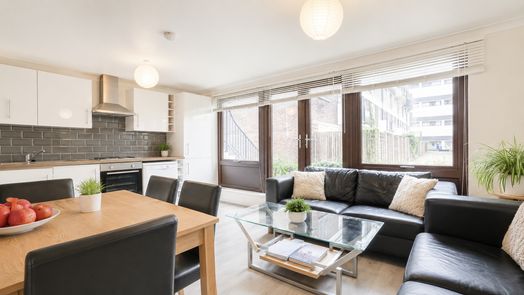 8 Sheffield Square