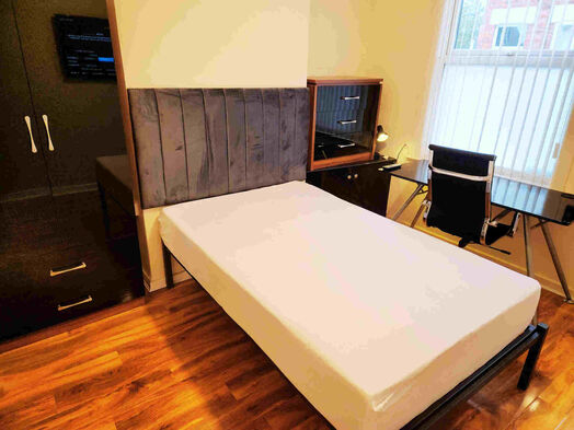 Double Room 1 - Student Triangle