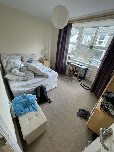 Photo of a double-bed room in a 7-bedroom house in Brighton and Hove.