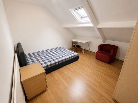 Photo of a 86B Hanover Street.
