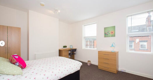 Photo of a double-bed room in a 4-bedroom house in Leeds.