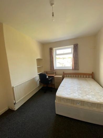 Photo of a 86 Marlborough Road - Will take 4,5 or 6.
