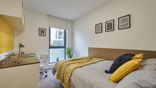 5 Bed En-suite Upper Floors