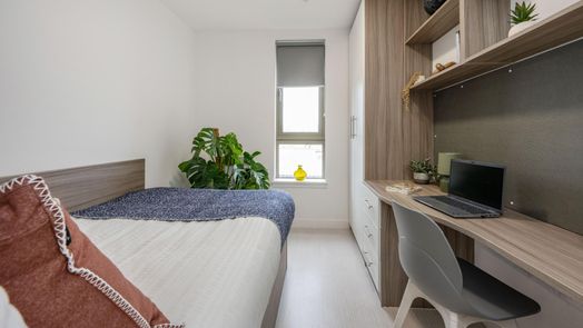 Bronze Sky View Ensuite