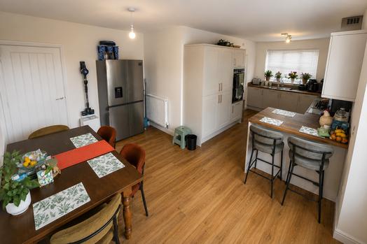 Photo of a professional or Academic Lodger Needed! Modern double room available.