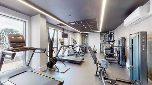 Photo of a crown Place.