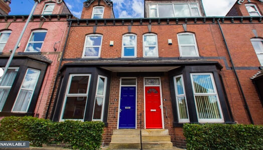 Photo of a double-bed room in a 4-bedroom house in Leeds.