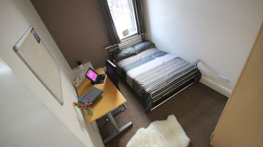 Photo of a 5-bedroom flat in Sheffield.