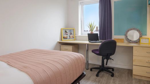 Photo of a knoll Court.