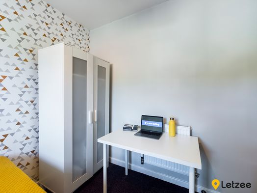 Photo of a flat 4, 110 Fabian Way SA1 8PA.