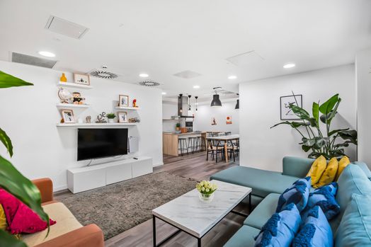 Photo of a canvas Bristol.