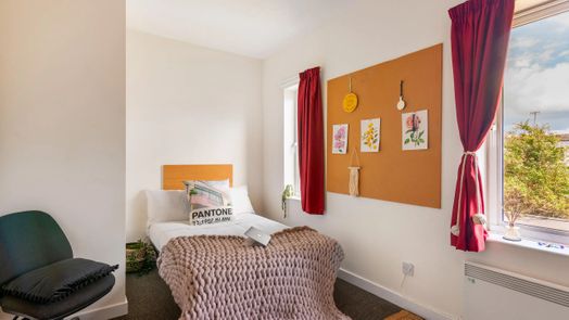 Standard Room - 4 Bed Shared House