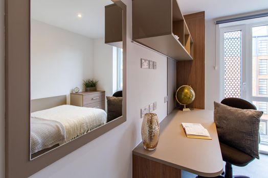 8 Bed En-suite