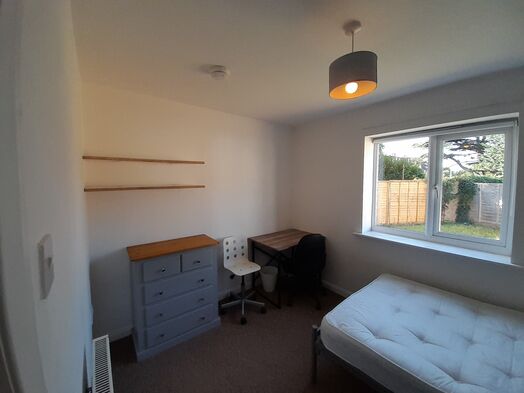 Photo of a double rooms available in 6 bed student house. .