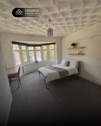 Photo of a 🔥HUGE LUXURY ROOM  - FANTASTIC LOCATION - HALF PRICE FIRST MONTH!! 🔥.
