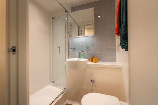 Photo of a ensuite room in 6-bedroom flat in Nottingham.