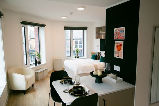 Deluxe Corner DDA Studio