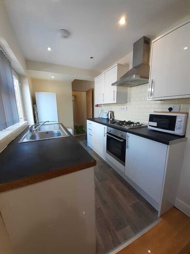 Photo of a double-bed room in a 5-bedroom house in Ormskirk.