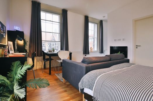 Classic 3-4 Bed Apartment