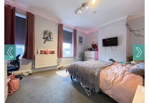 Photo of a double-bed room in a 5-bedroom house in Cardiff.