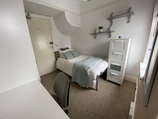 Photo of a rooms available in a popular 6 bed student house.
