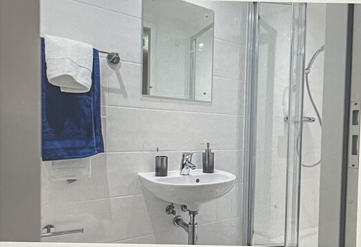 Photo of a 1-bedroom flat in Cardiff.