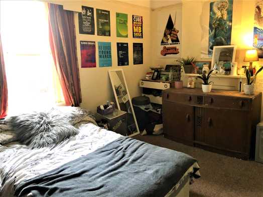 Photo of a 8 Bedroom Flat Share .