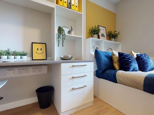 6 Bed Classic Accessible En Suite