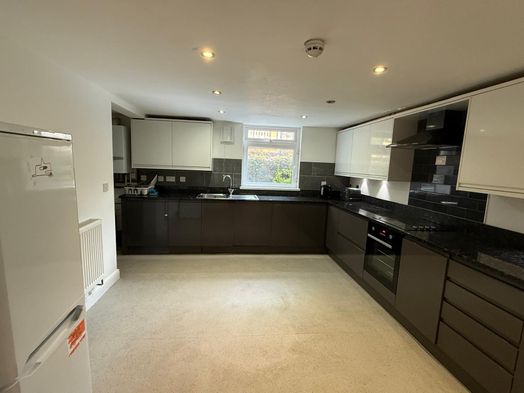 Photo of a 2 Bed rooms in 6 bed shared house in central Hyde Park ( Leeds ).