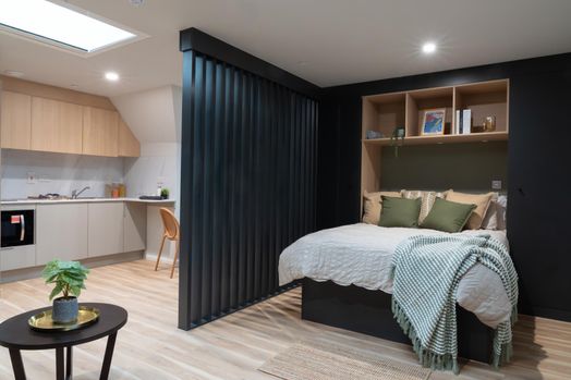 Ultimate Studio, Top Floor