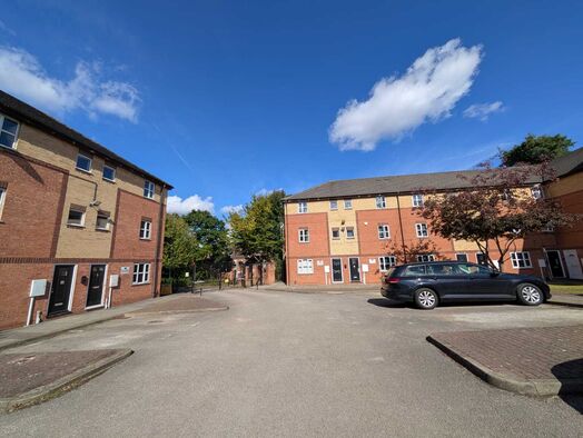 Photo of a 6 BED STUDENT HOUSE WITH PARKING IDEAL FOR NTU & UON.