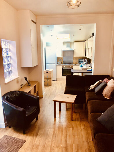 Photo of a central Fallowfield 6 Bed House.