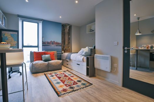 Premium Bigger Studio