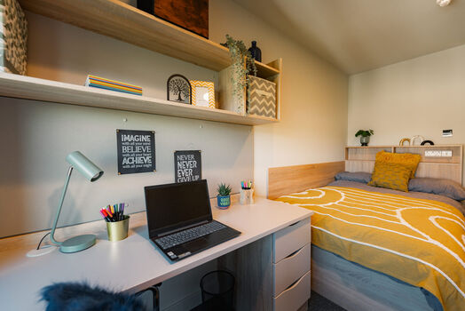 Photo of a ensuite room in 6-bedroom flat in Nottingham.