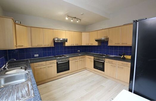 Photo of a room in a 8-bedroom house in Leeds.