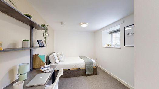 Photo of a modern 4 Bedroom Student Home In Headingley.