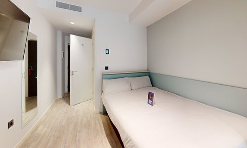 Virtual Tour for Classic Courtyard Room